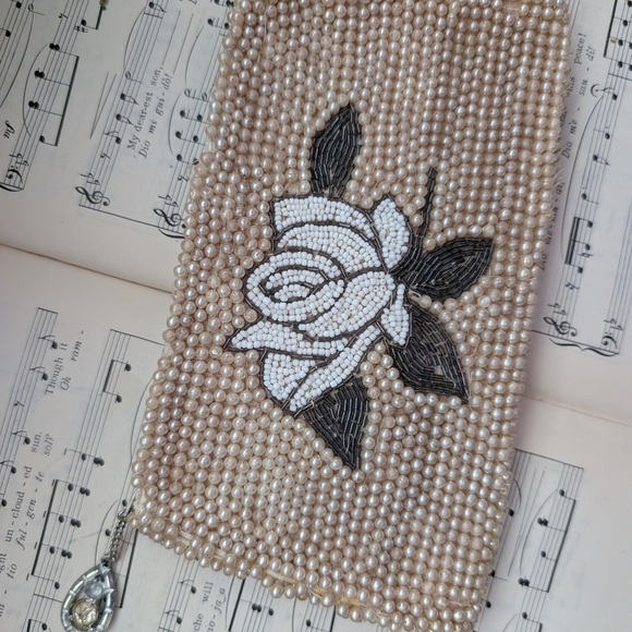 Elegant Pearl Beaded Clutch with Rose Design - Picture 4 of 13